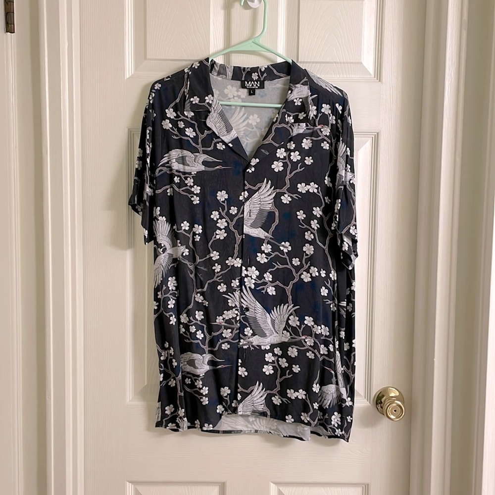 BoohooMAN Short Sleeve Revere Floral Viscose shirt - Men’s L
